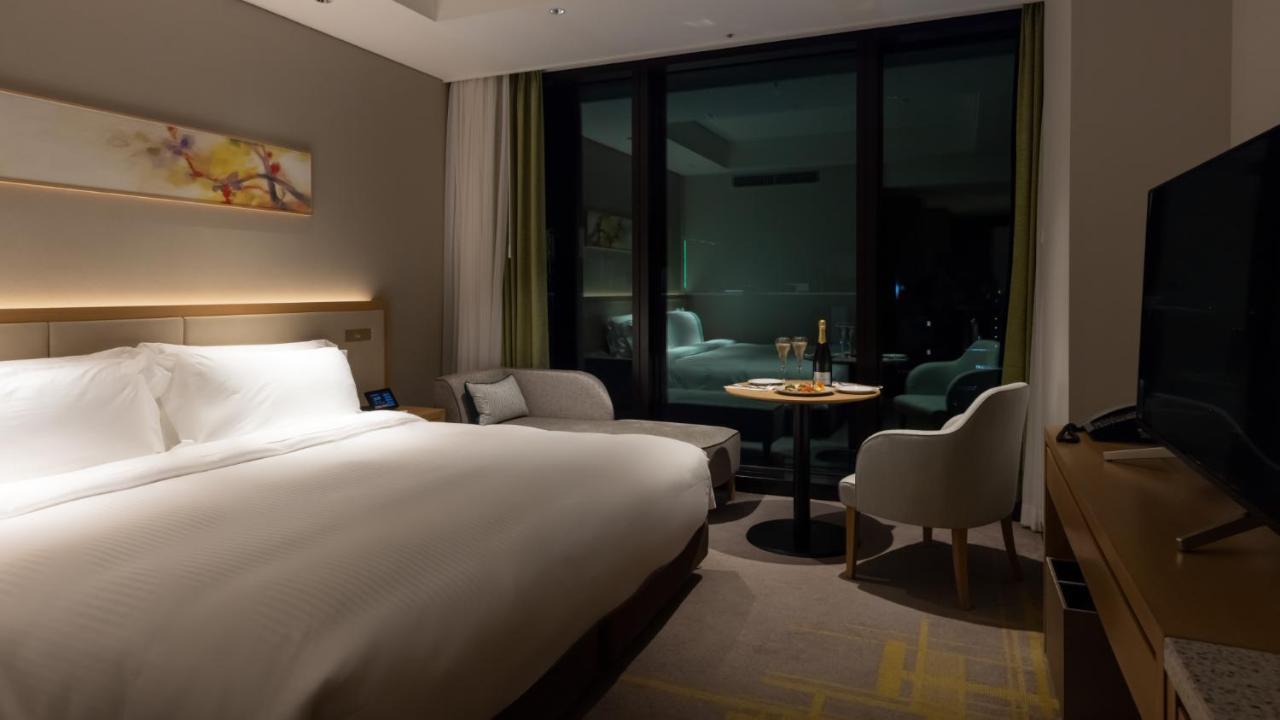 Miyako Hotel Hakata Fukuoka  Ngoại thất bức ảnh A room at the hotel