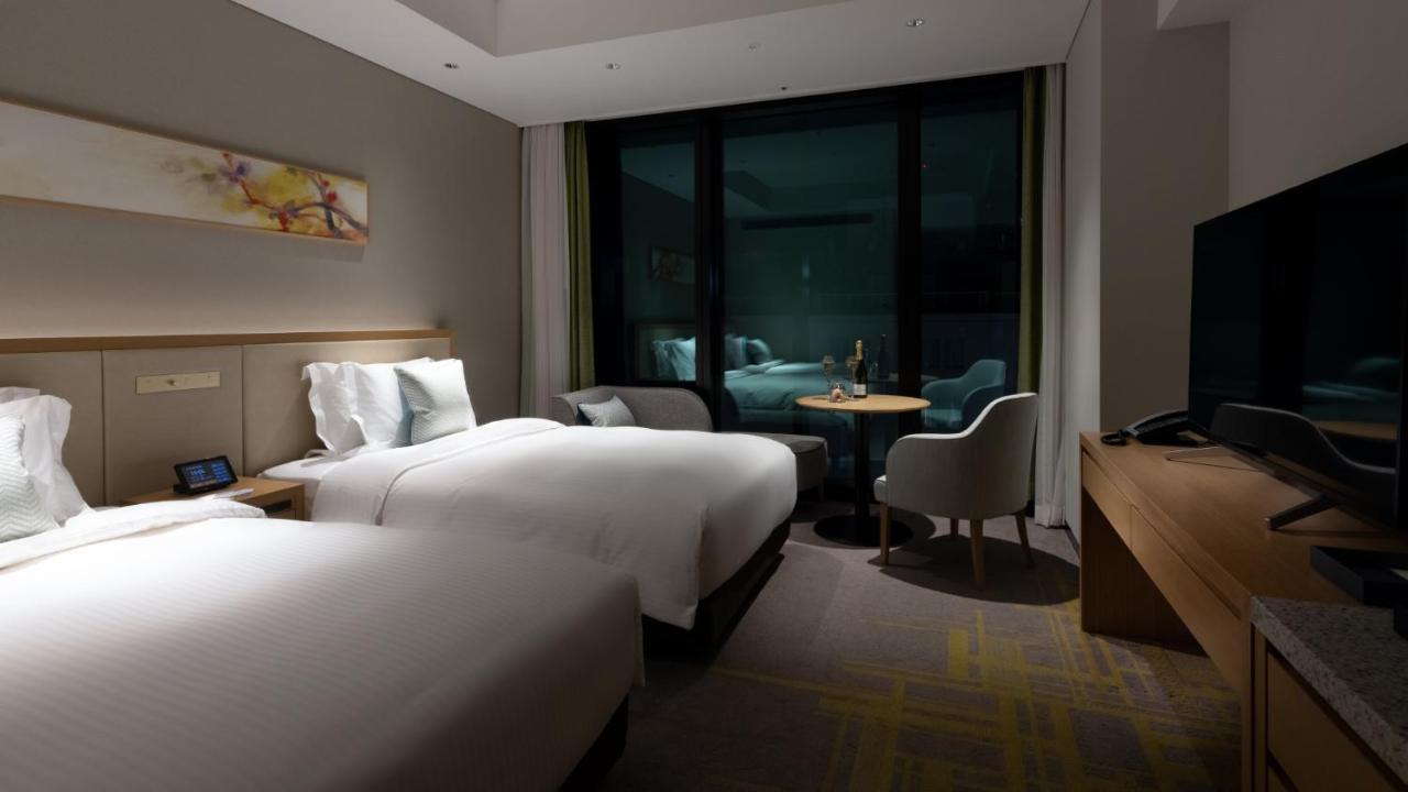 Miyako Hotel Hakata Fukuoka  Ngoại thất bức ảnh A room at the hotel