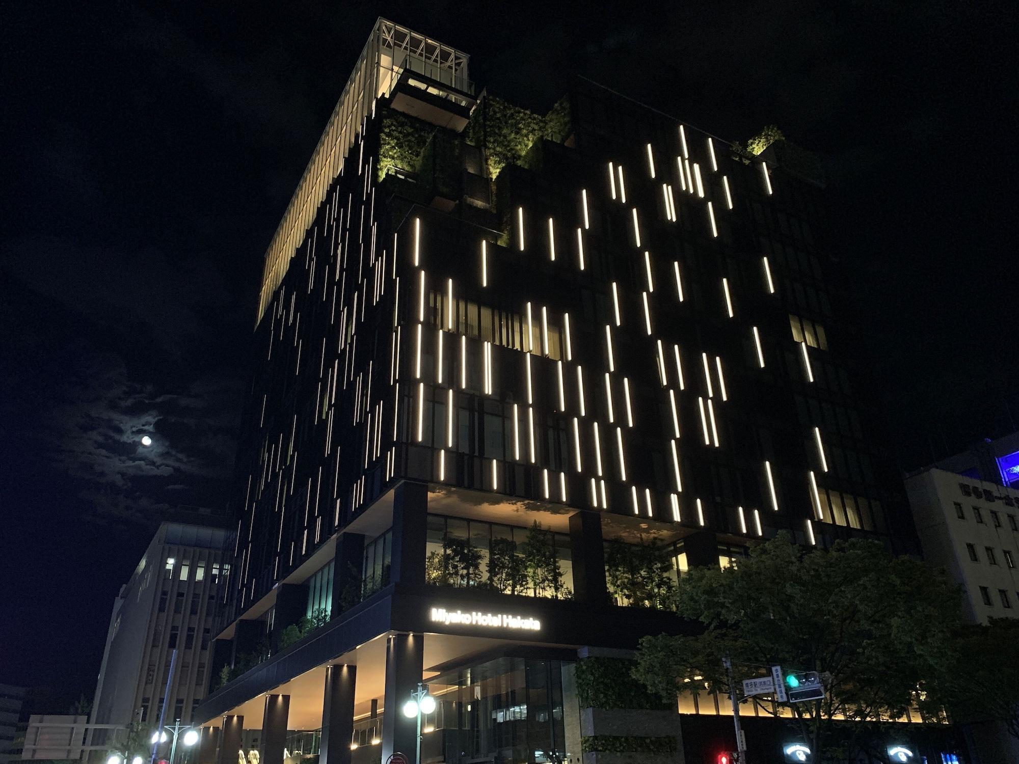 Miyako Hotel Hakata Fukuoka  Ngoại thất bức ảnh The hotel at night